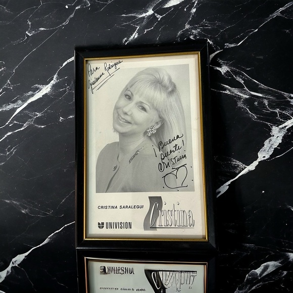 Vtg Cristina Saralegui Univision Professionally Framed Autographed Photo 5”x7” - Picture 1 of 10